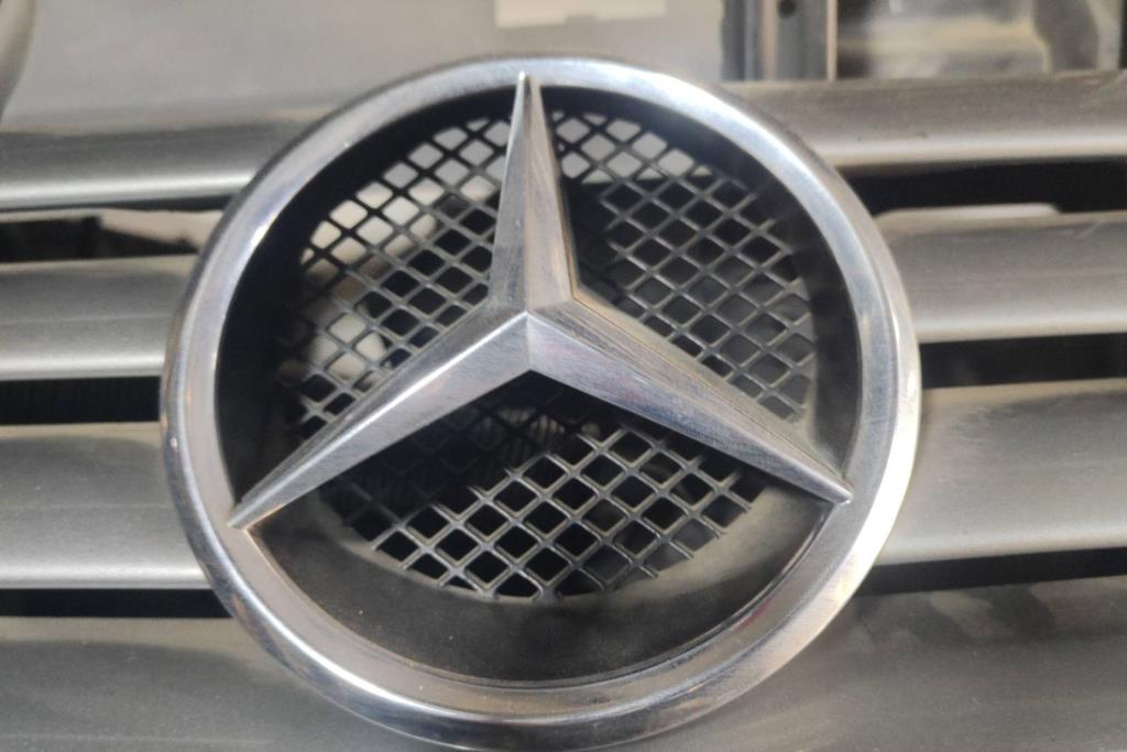 Body  Emblems Mercedes Benz C200