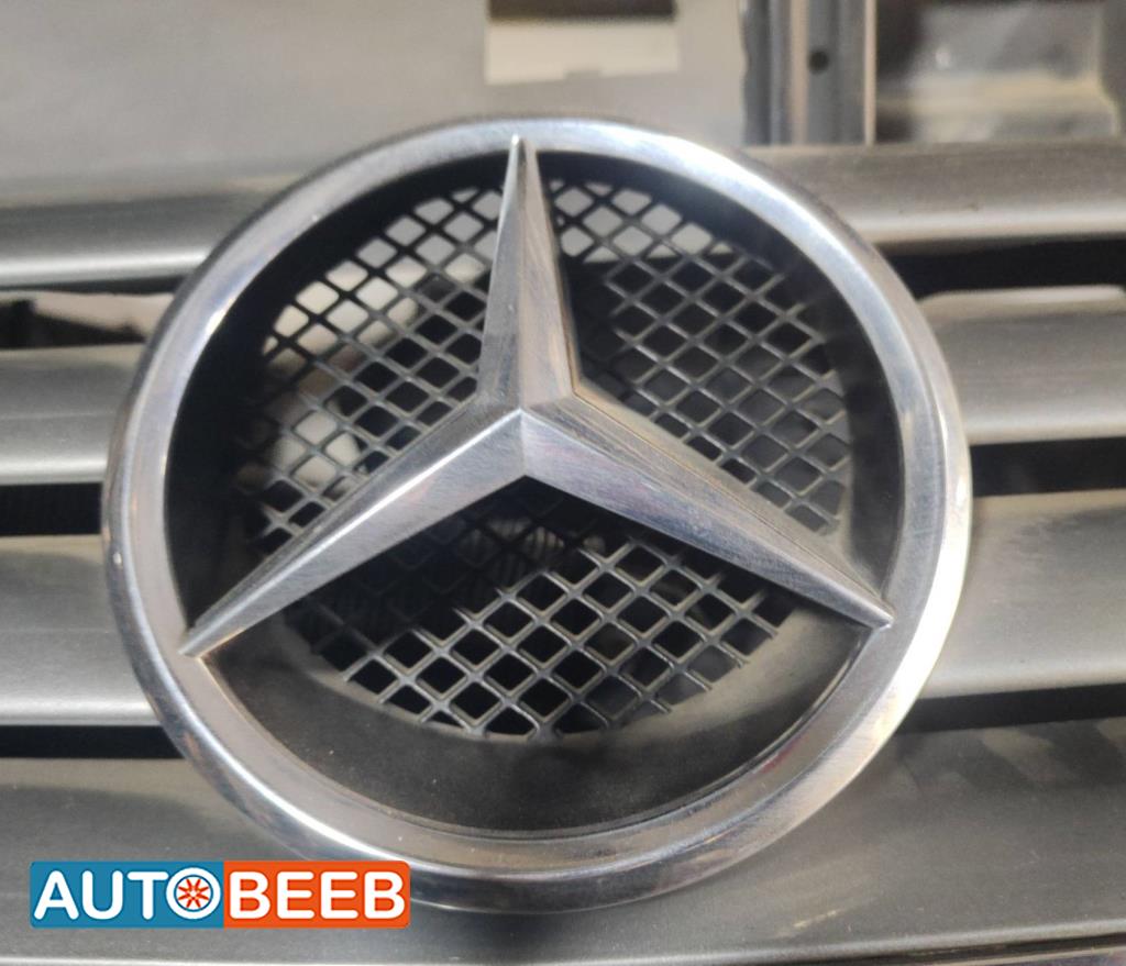 Body  Emblems Mercedes Benz C200