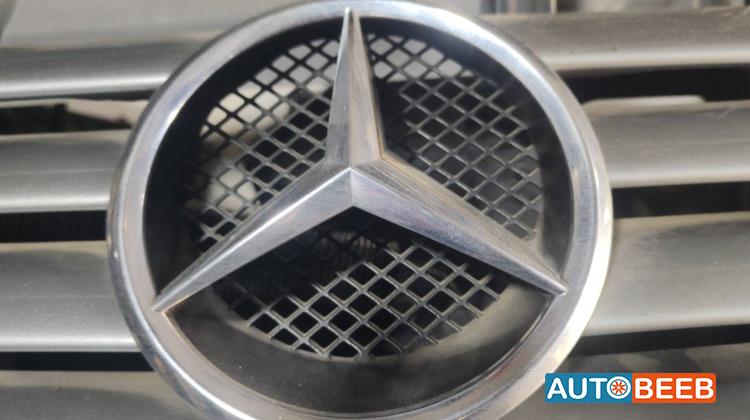 Body  Emblems Mercedes Benz C200