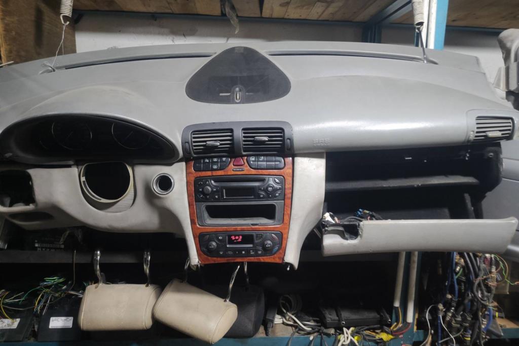 Cabin  Dashboard Mercedes Benz C200