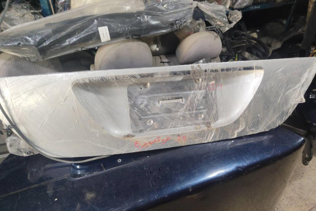 غطاء خلفي مرسيدس c211 2006