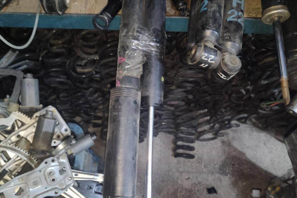  Shock Absorber Mercedes Benz C200