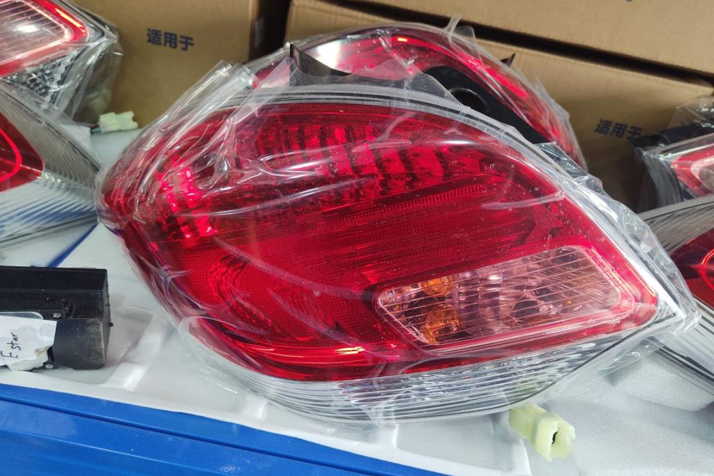 ضوء خلفي شمال شانجان e ستار 2021 2022