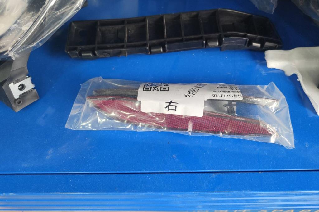 عاكسة طمبون خلفي شانجان ايدو 2022 2023