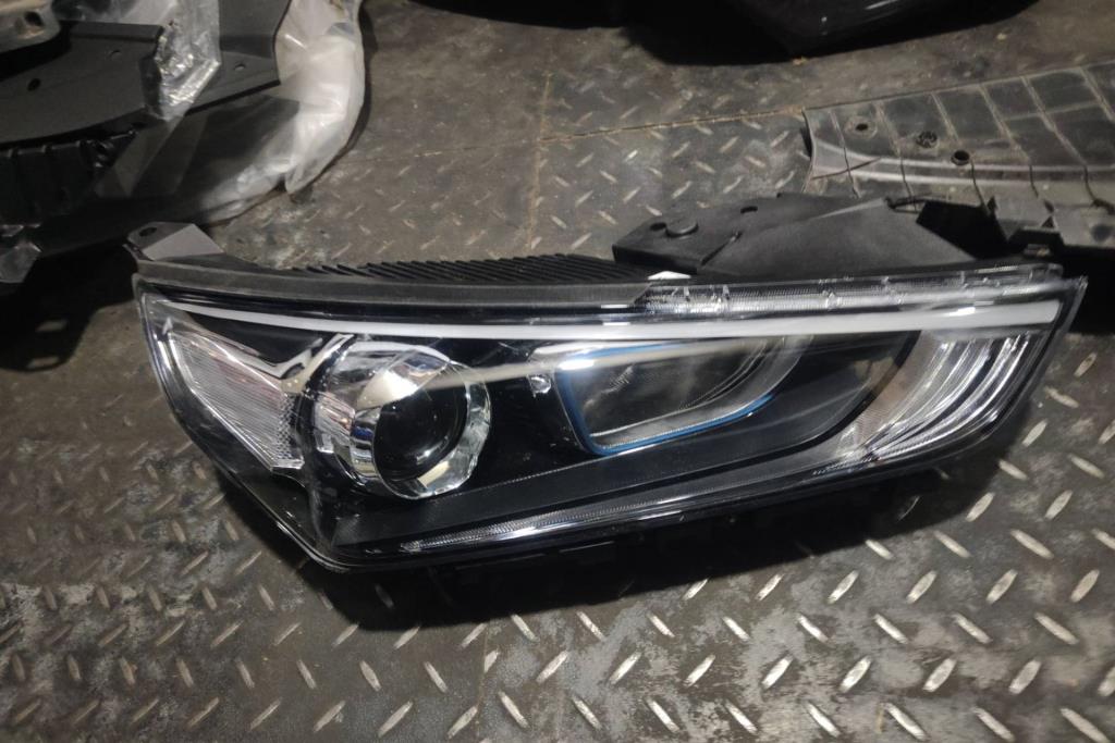 ضوء امامي يمين هيونداي ايونيك 2017 2018