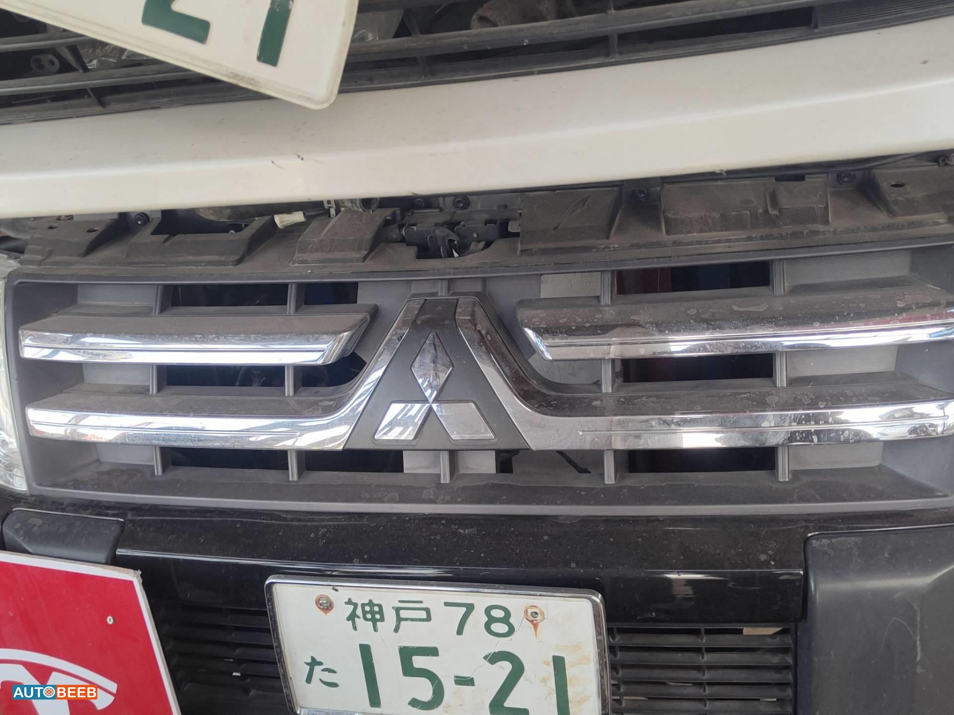 Body  Grilles Mitsubishi Pajero