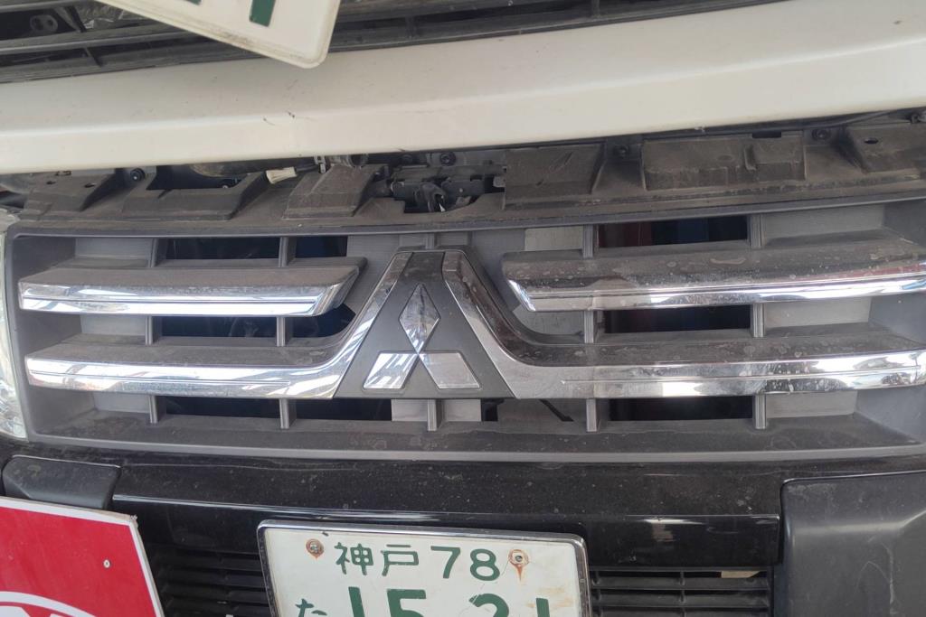 شل امامي علوي ميتسوبيشي باجيرو 2008 2009 2010