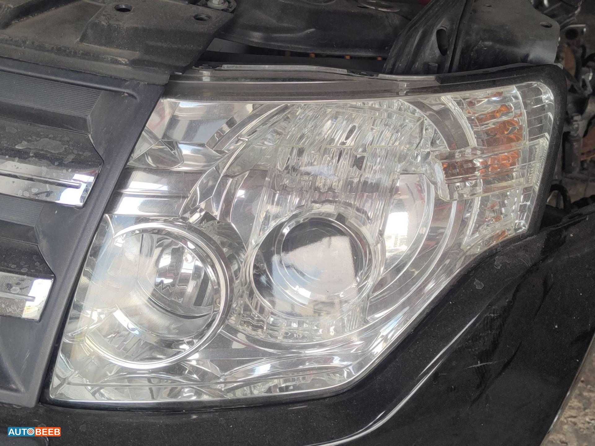 Lights Front light Mitsubishi Pajero