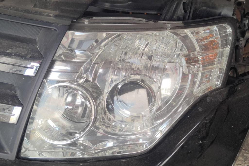 Lights Front light Mitsubishi Pajero