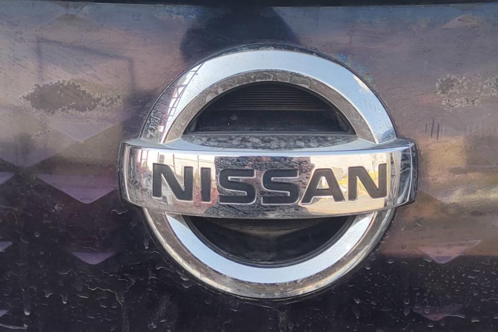 Body  Emblems Nissan Leaf