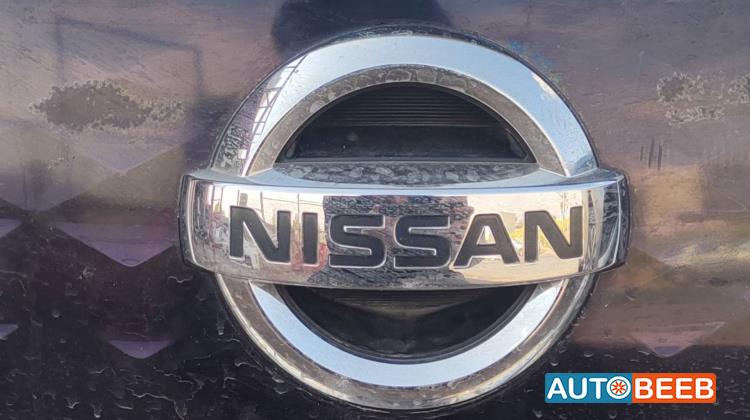 Body  Emblems Nissan Leaf