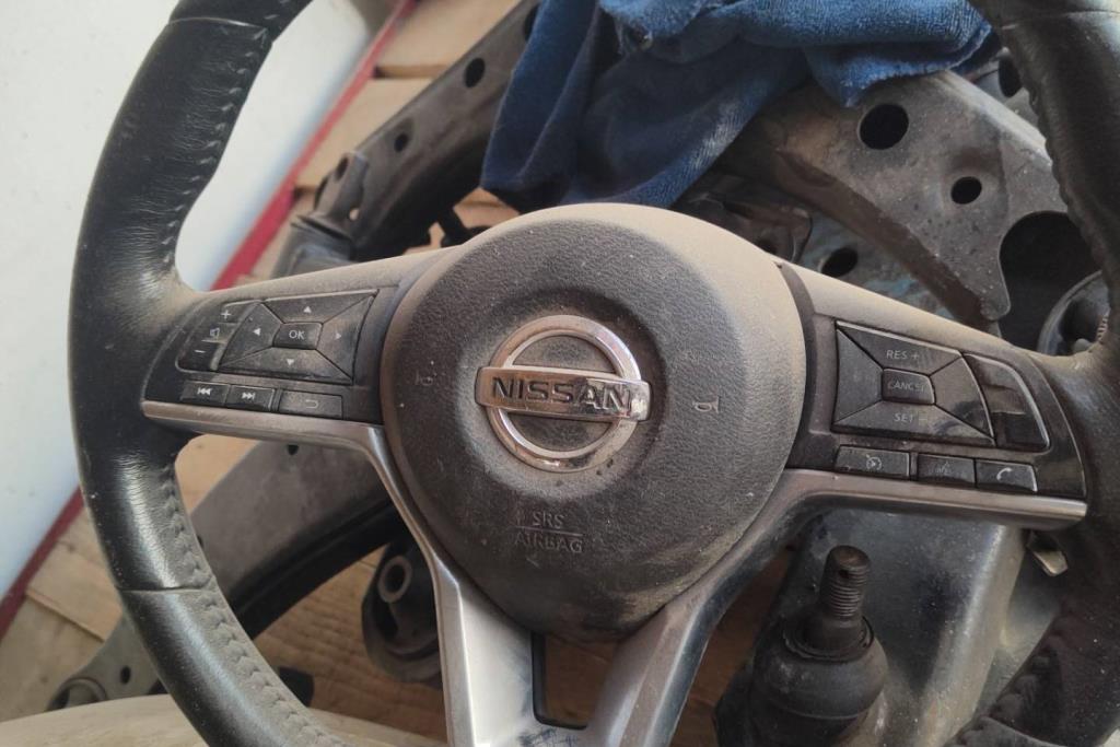 ستيرنج نيسان ليف 2020 2021