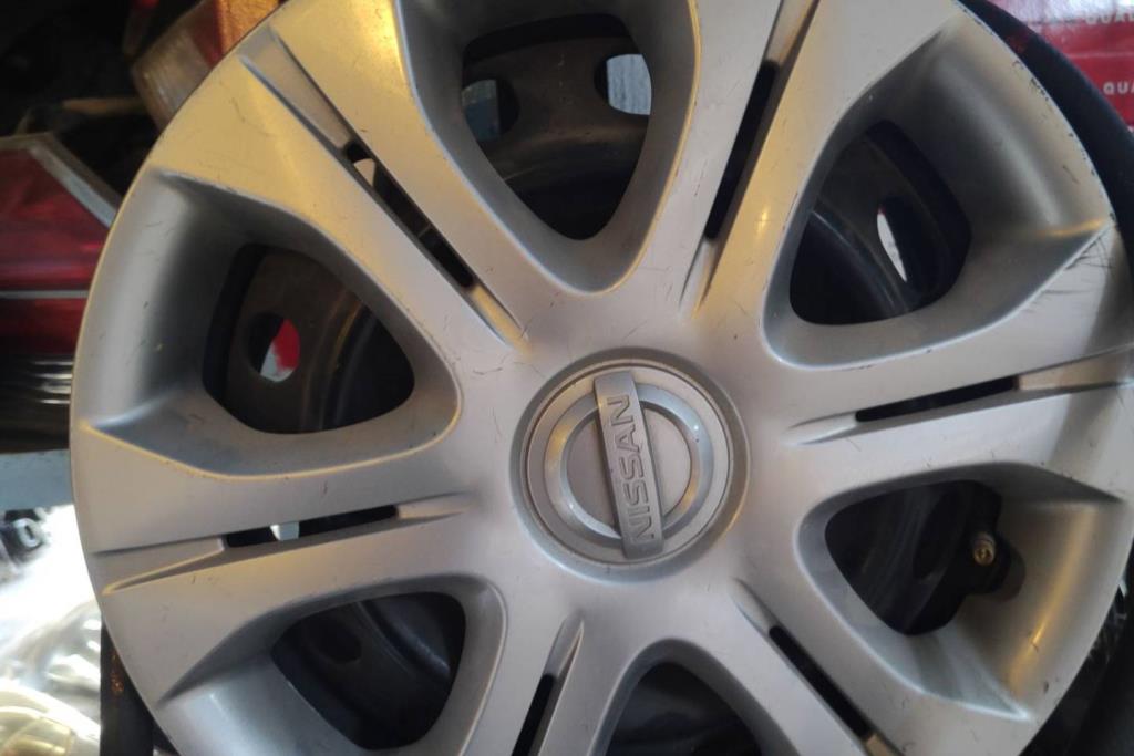 طاسة عجل نيسان صني 2001 2002