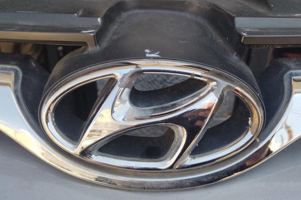 Body  Emblems Hyundai Avante