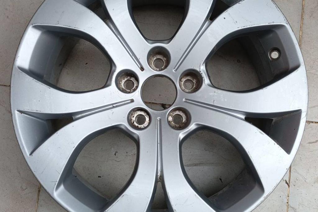 بسعر مغري جدا خمسة جنطات أصلي 17انش 