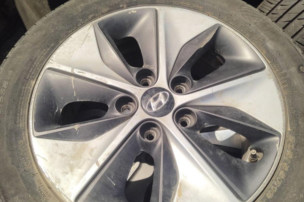 جنط مع كوشوك هيونداي ايونيك قياس 16