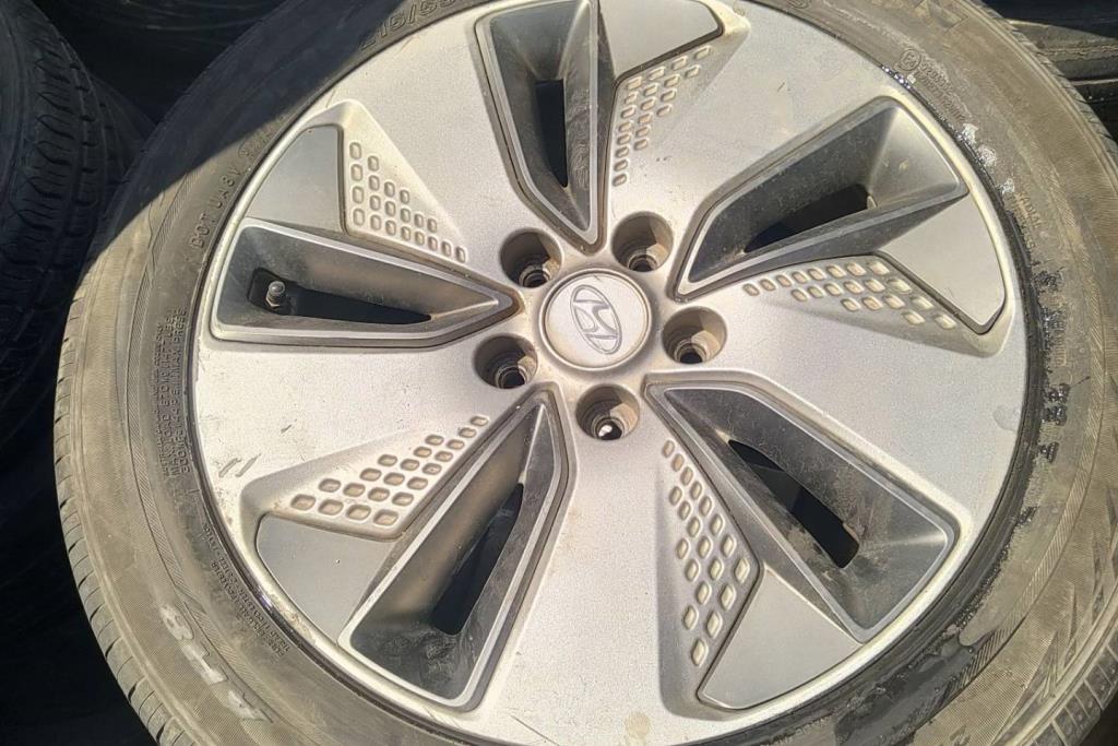 جنط مع كوشوك هيونداي كونا قياس 17 