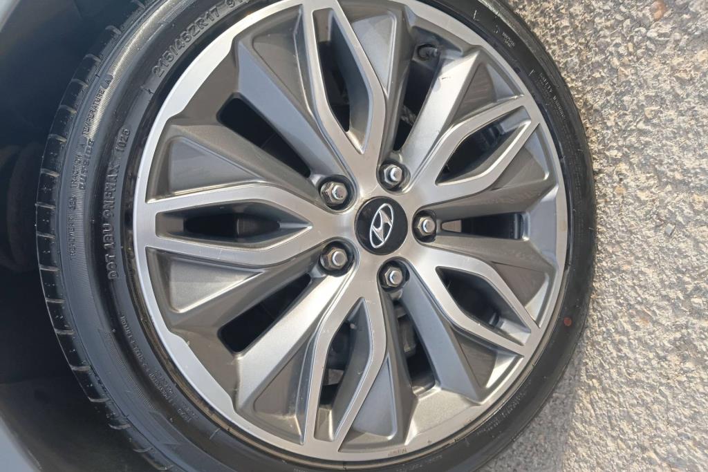 جنط 17 مع كوشوك جديد للبيع او للبدل على جنط 16 كوري