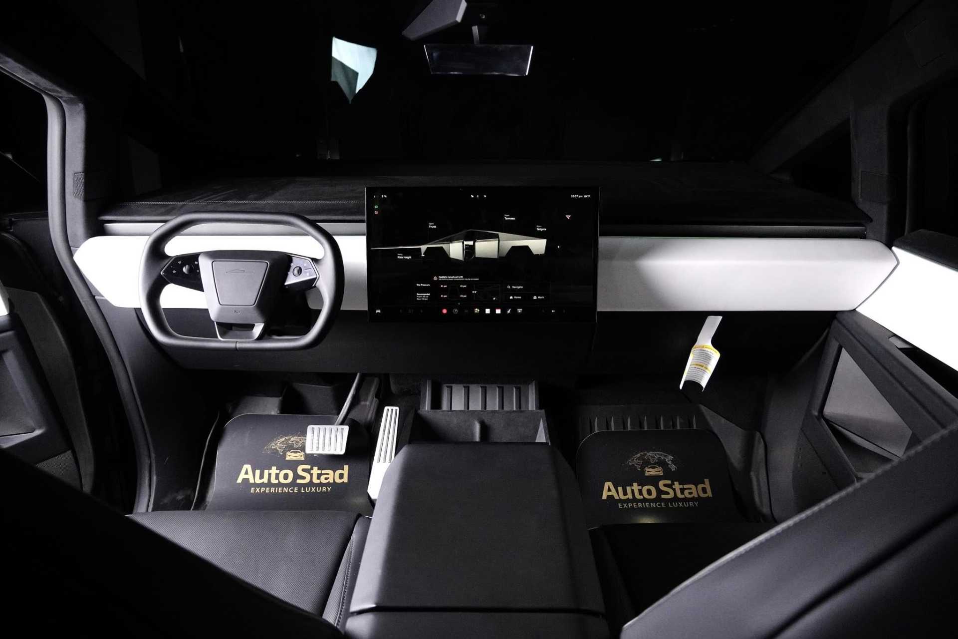 Tesla Cybertruck 2025