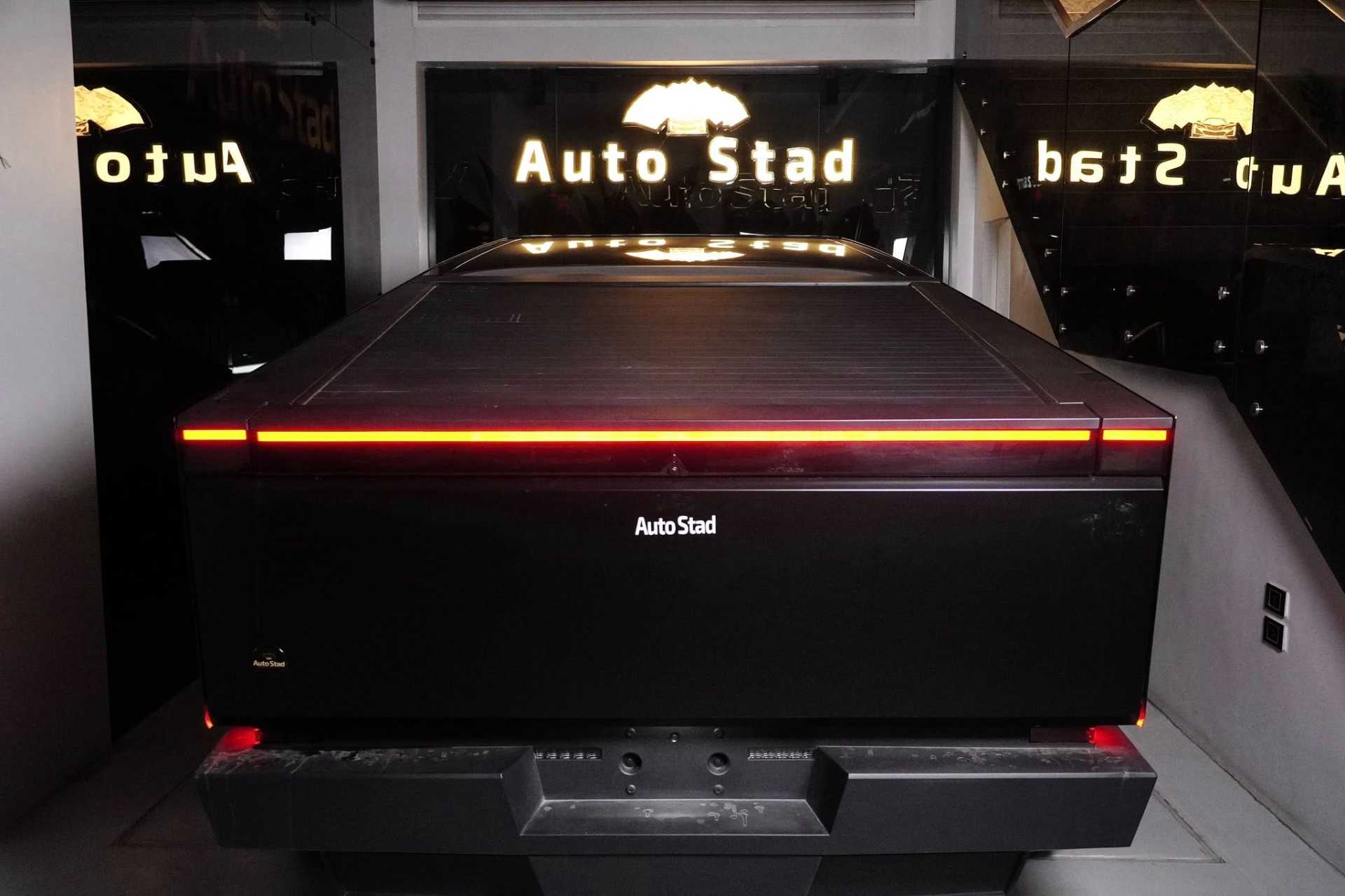 Tesla Cybertruck 2025