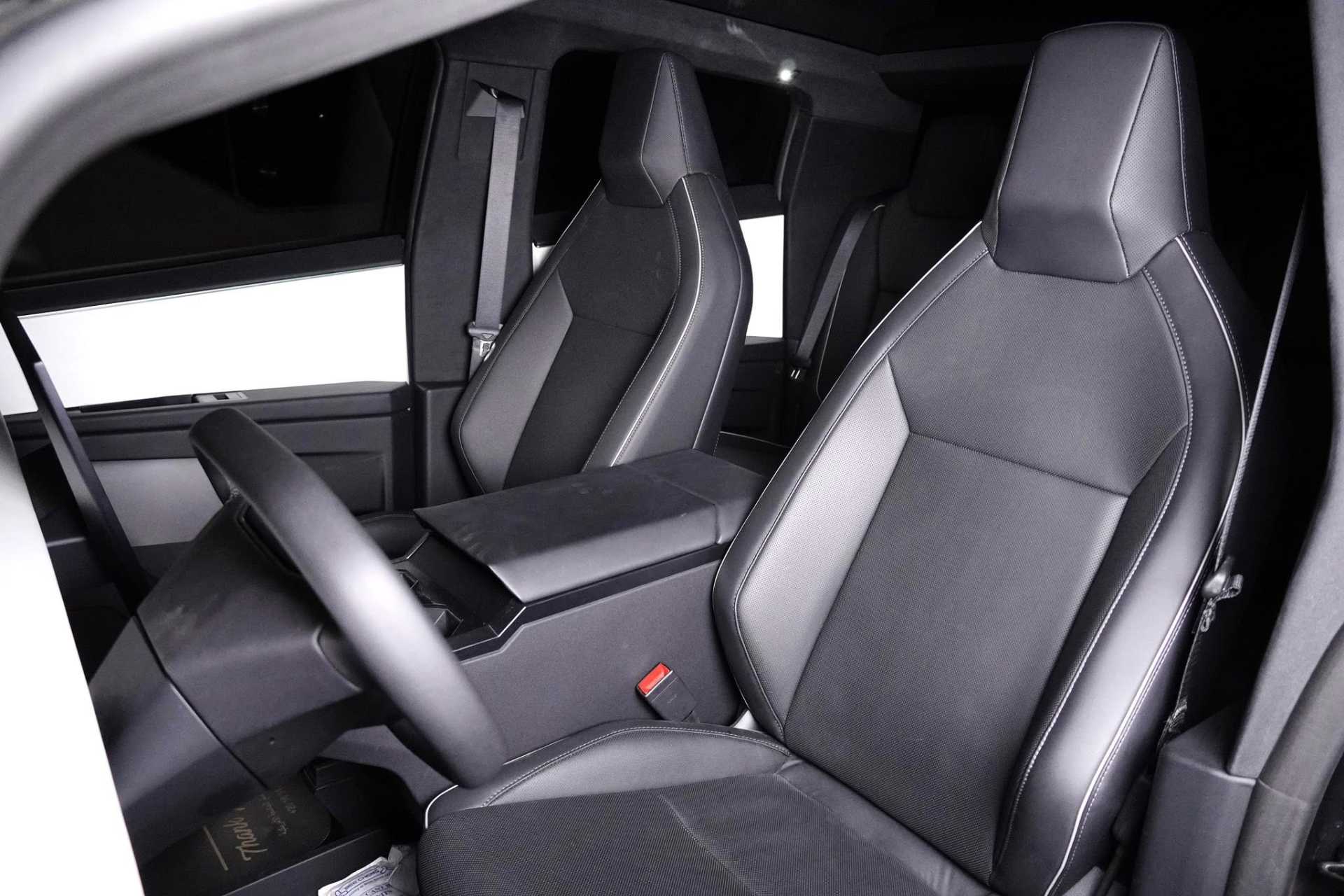 Tesla Cybertruck 2025