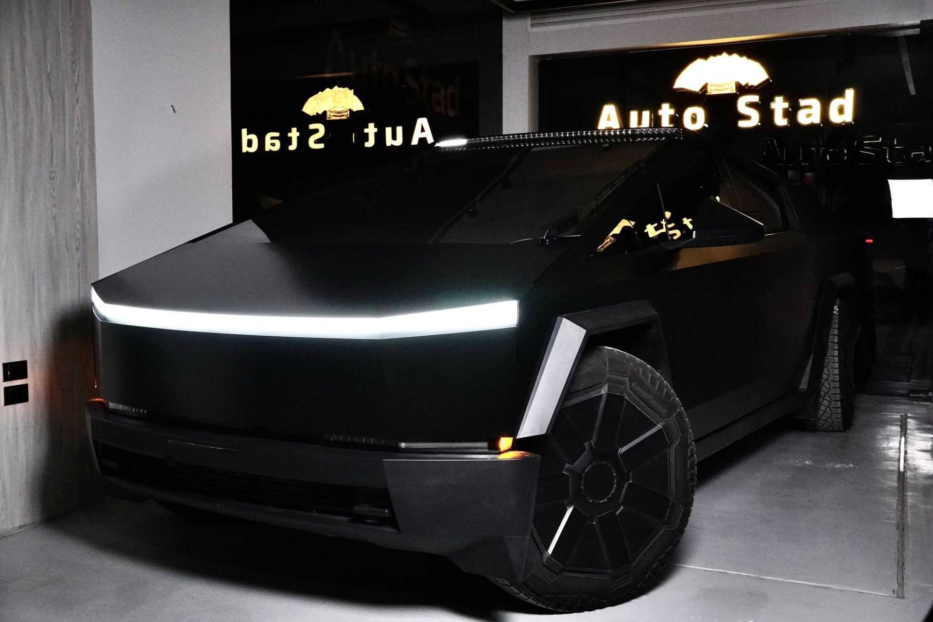 Tesla Cybertruck 2025