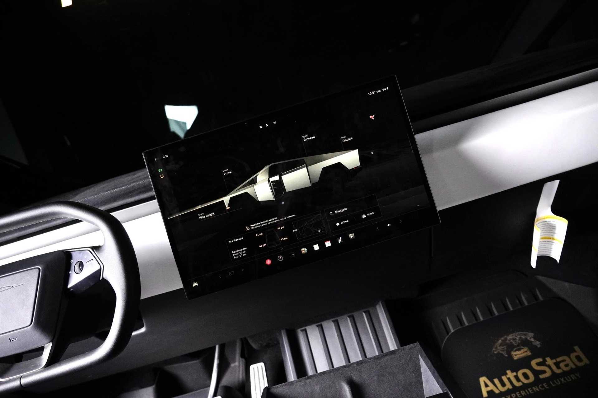 Tesla Cybertruck 2025