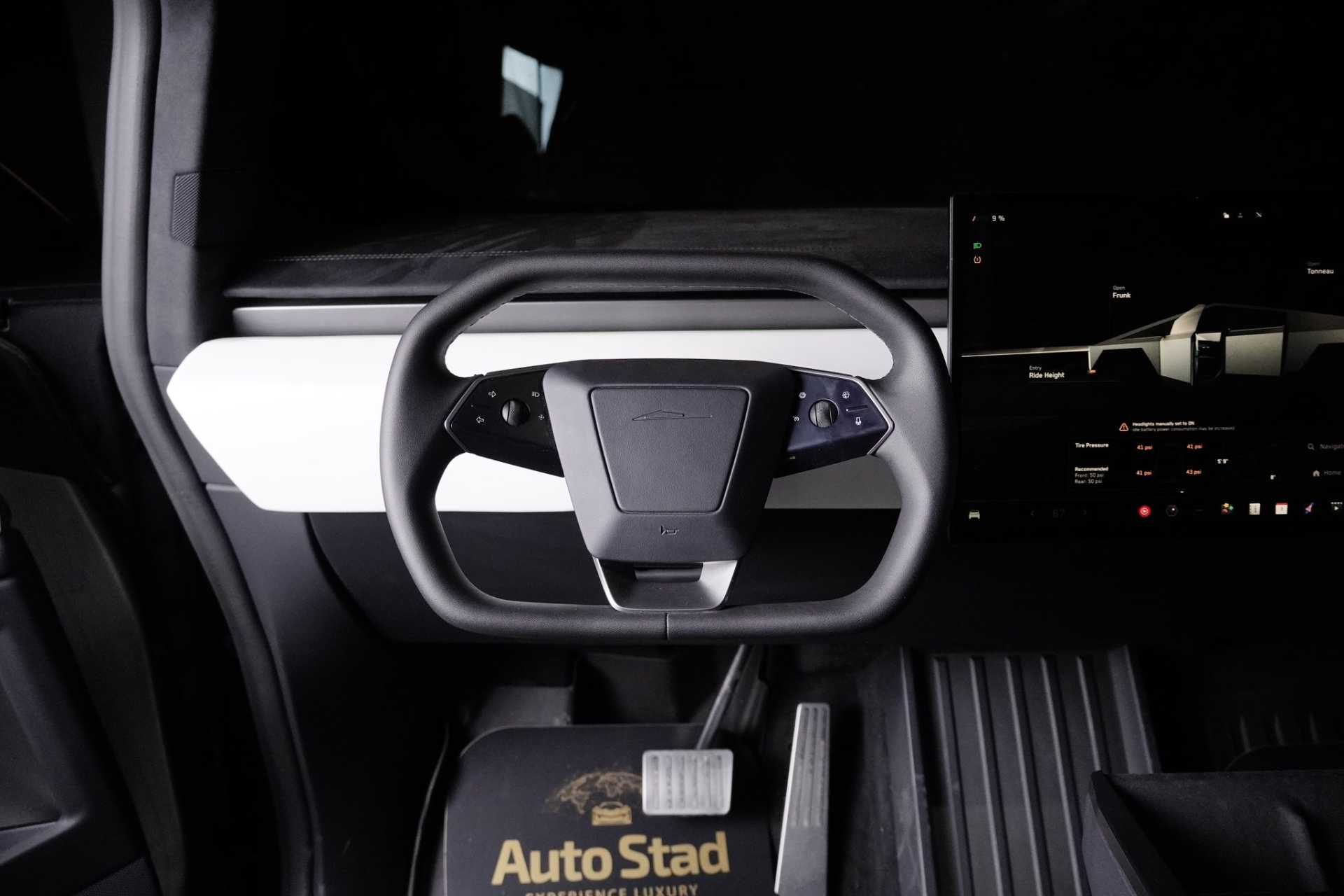 Tesla Cybertruck 2025