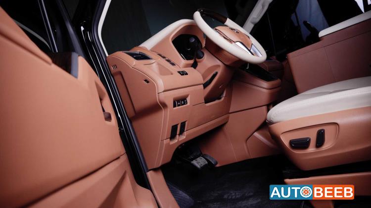 ميني باص تويوتا 2026