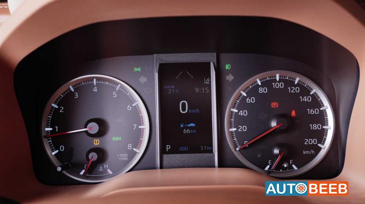 ميني باص تويوتا 2026