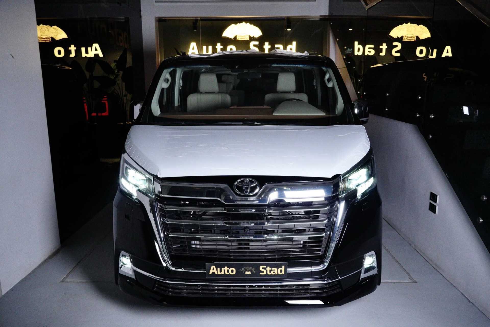 ميني باص تويوتا 2026