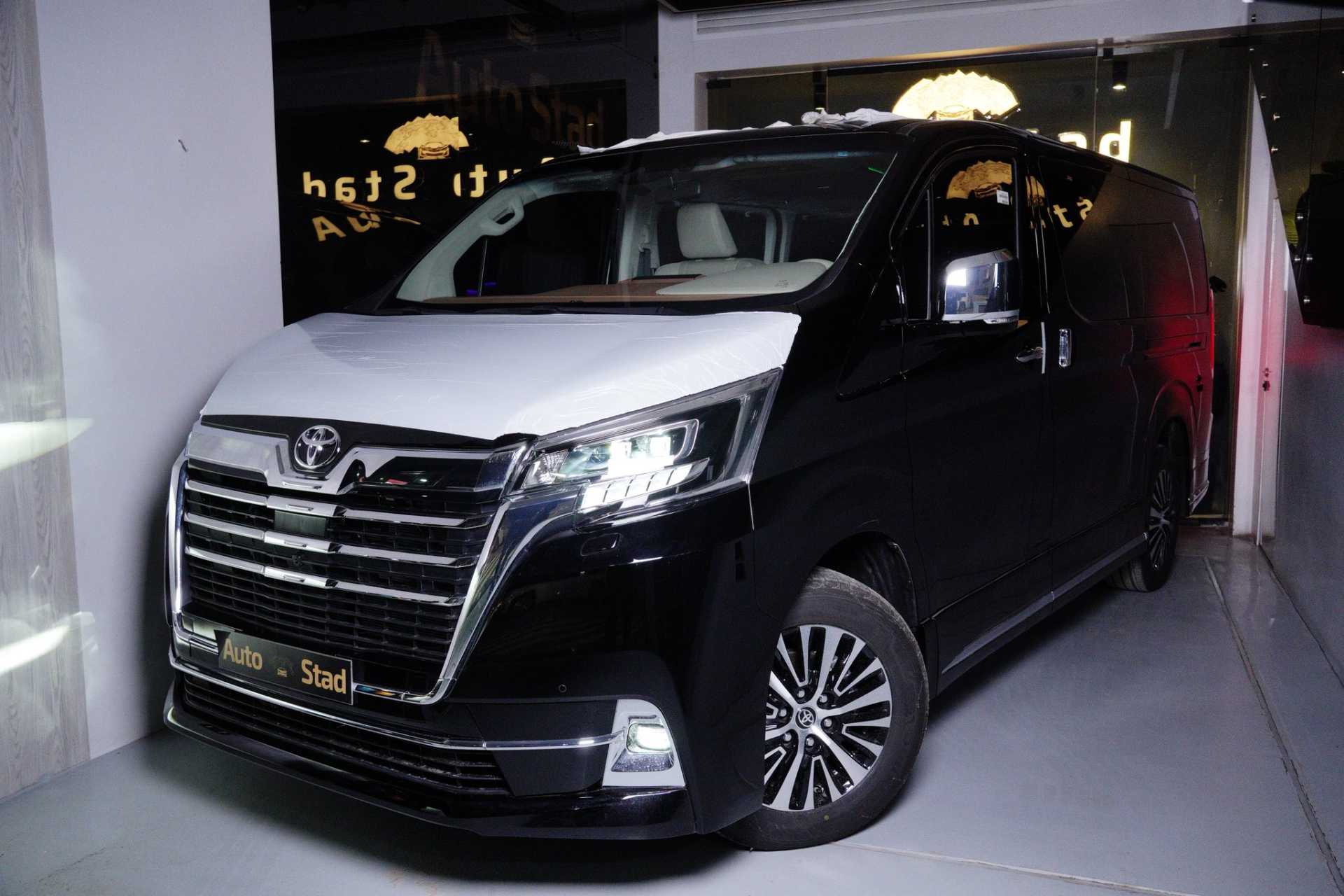 ميني باص تويوتا 2026