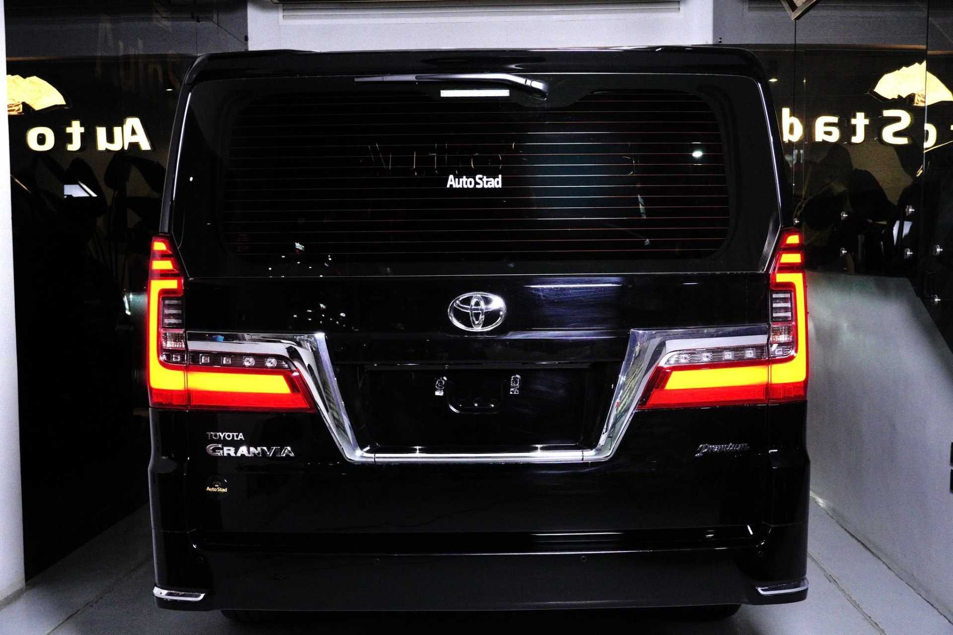 ميني باص تويوتا 2026