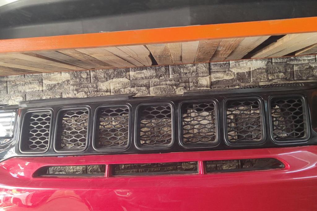 Body  Grilles Jeep Grand Cherokee