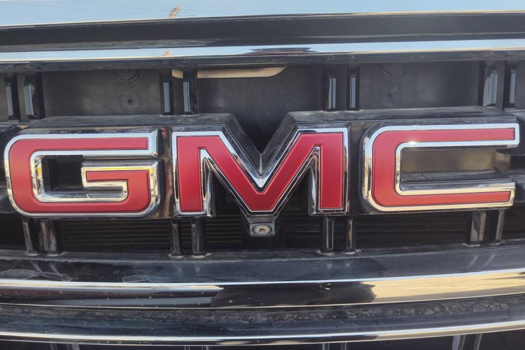 شعار طمبون امامي جي ام سي يوكن 2021 2022 2023 2024