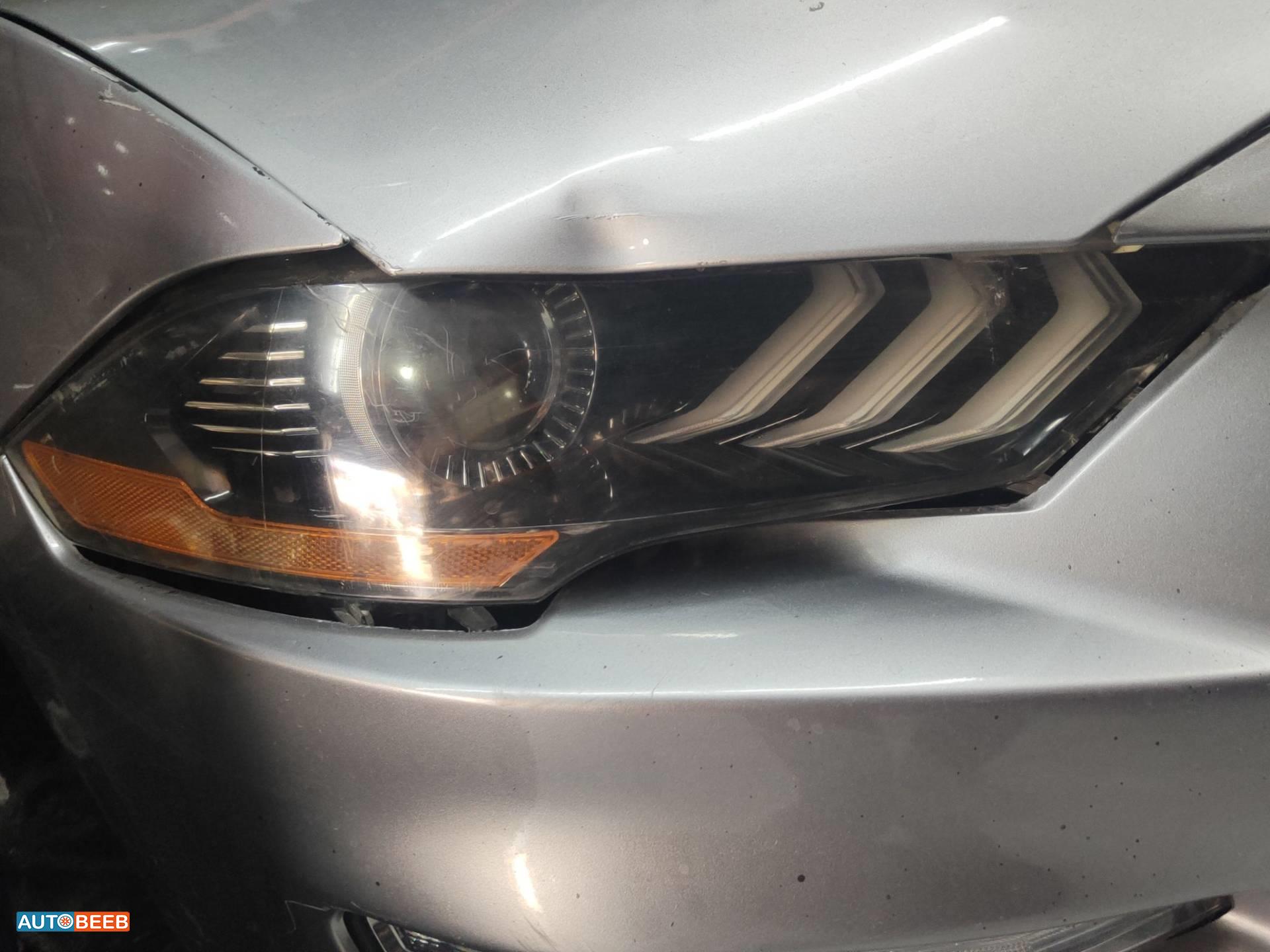 ضوء امامي يمين فورد موستانج 2020 2021