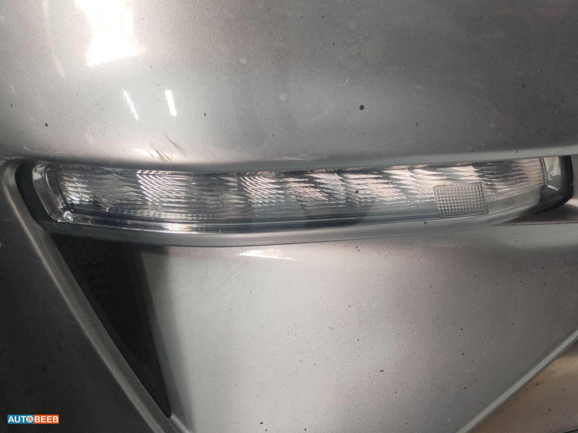 كشاف امامي يمين فورد موستانج 2020 2021