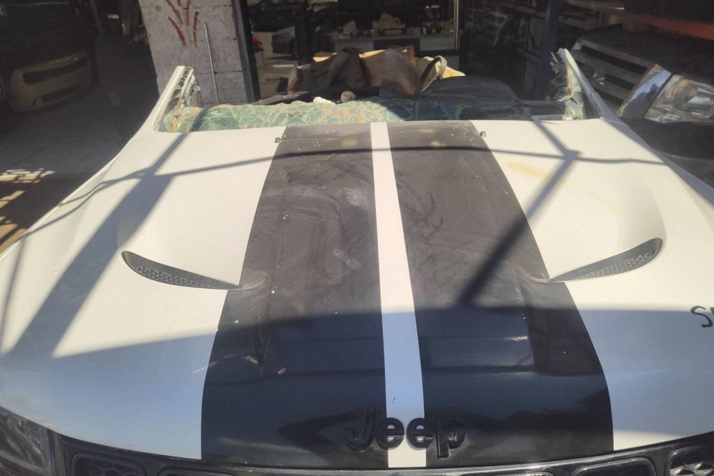 Body  Hood Jeep Grand Cherokee