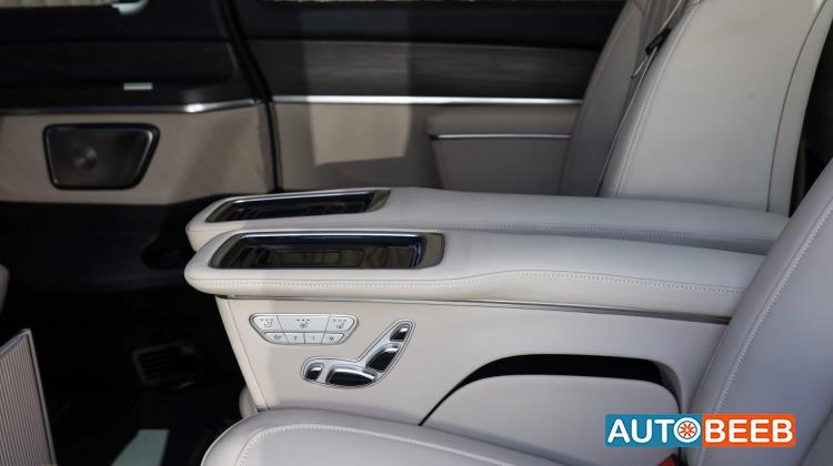 ميني باص مرسيدس بنز 2025