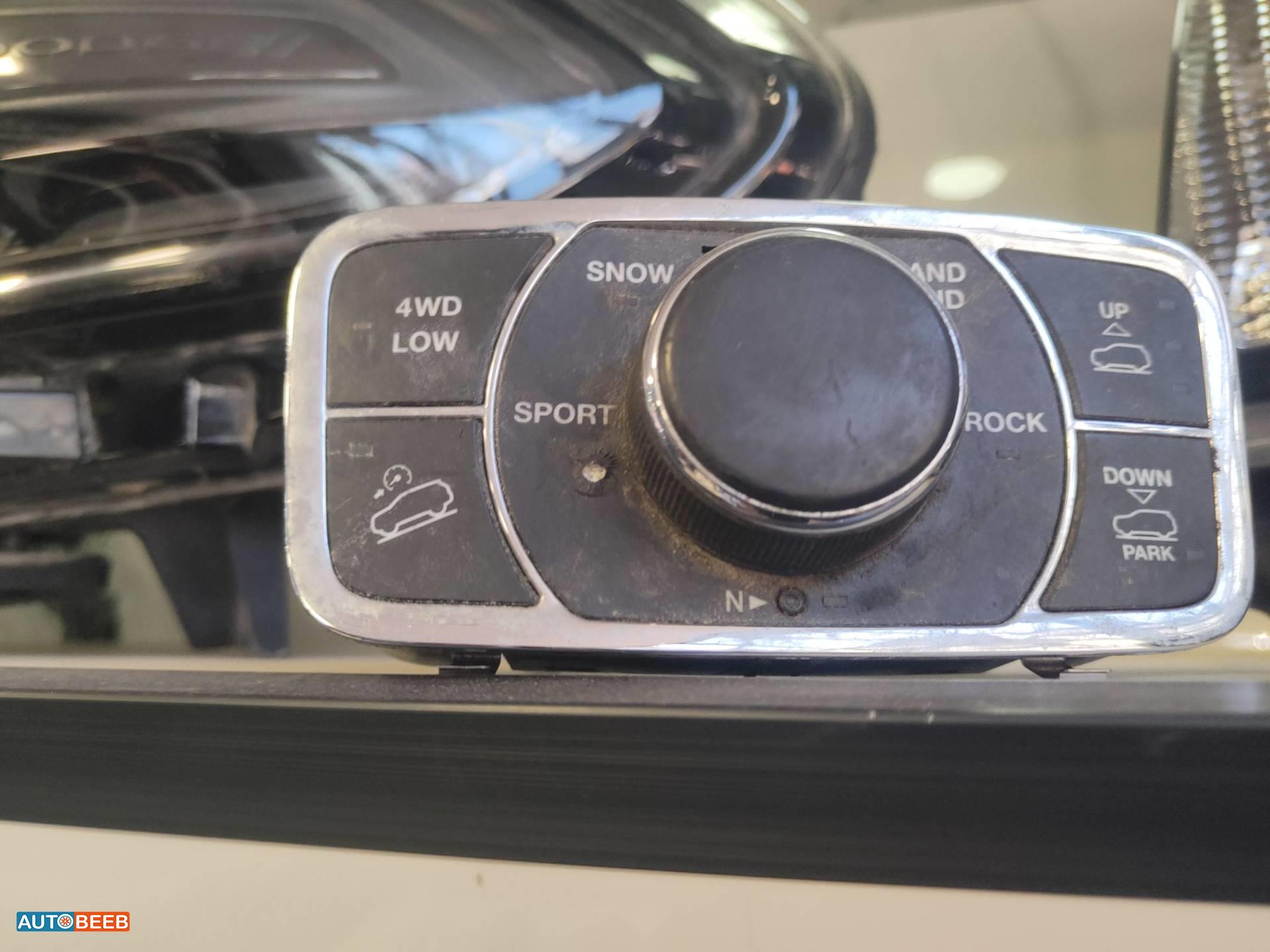 Cabin  Control buttons Jeep Grand Cherokee