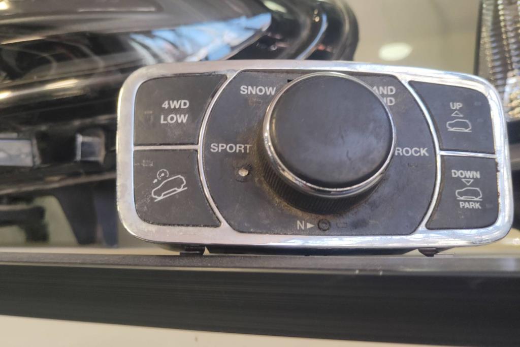 Cabin  Control buttons Jeep Grand Cherokee