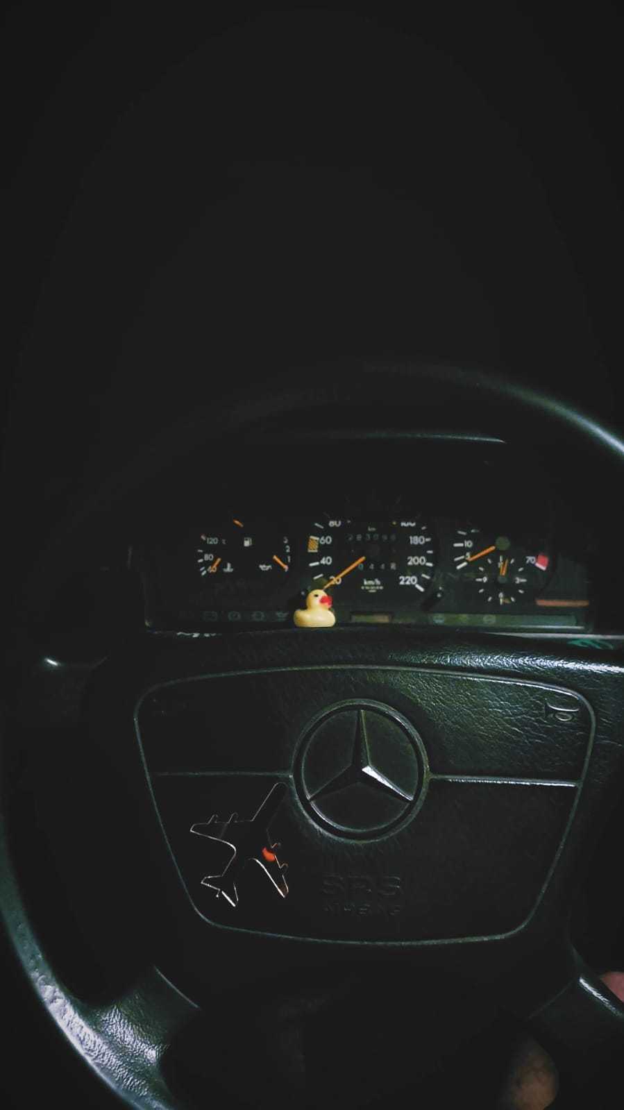 مرسيدس بنز E200 1990