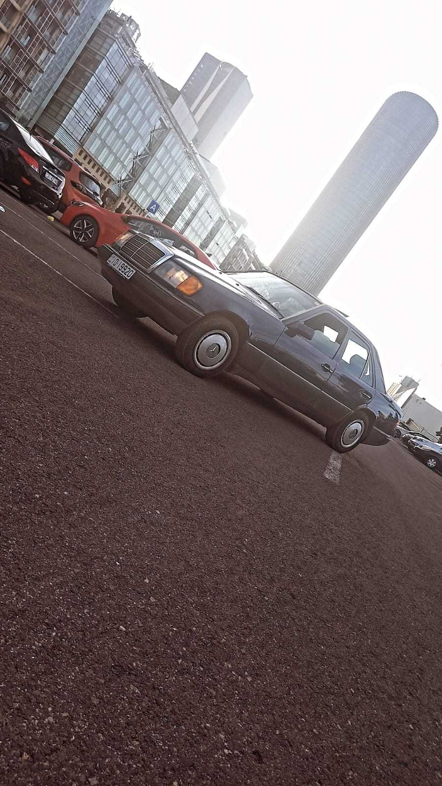 مرسيدس بنز E200 1990