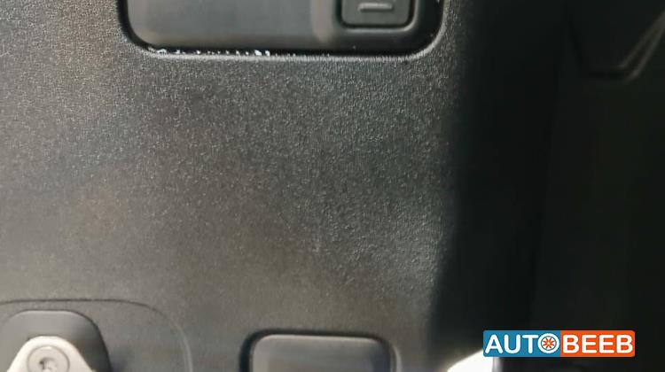 لاندروفر ديفندر 2023