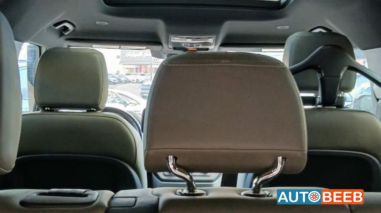 لاندروفر ديفندر 2023