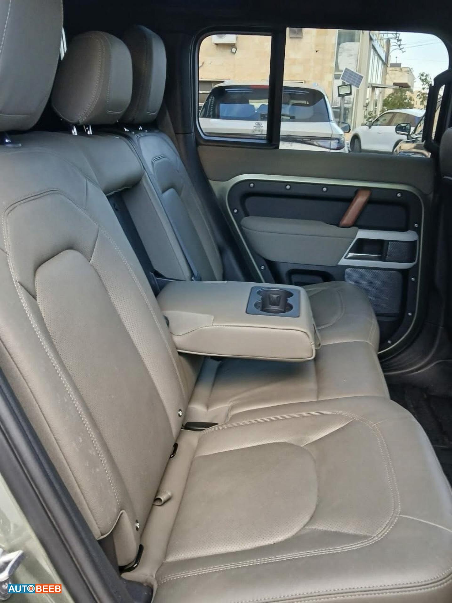 لاندروفر ديفندر 2023