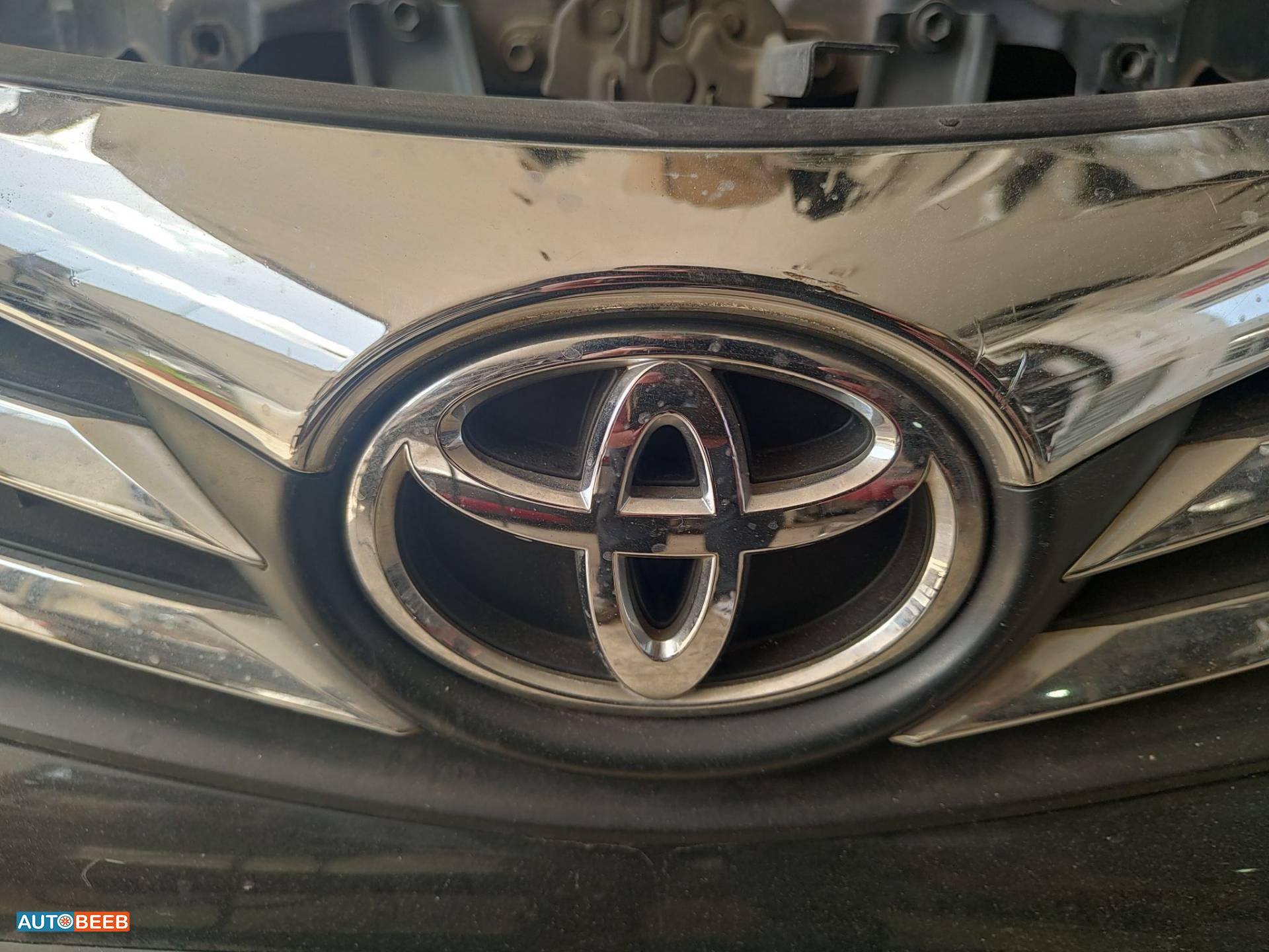 شعار طمبون امامي تويوتا كورولا 2015 2016