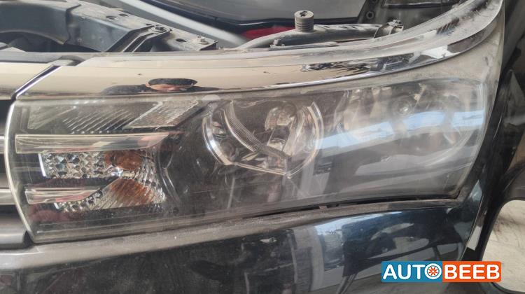 ضوء امامي شمال تويوتا كورولا 2015 2016