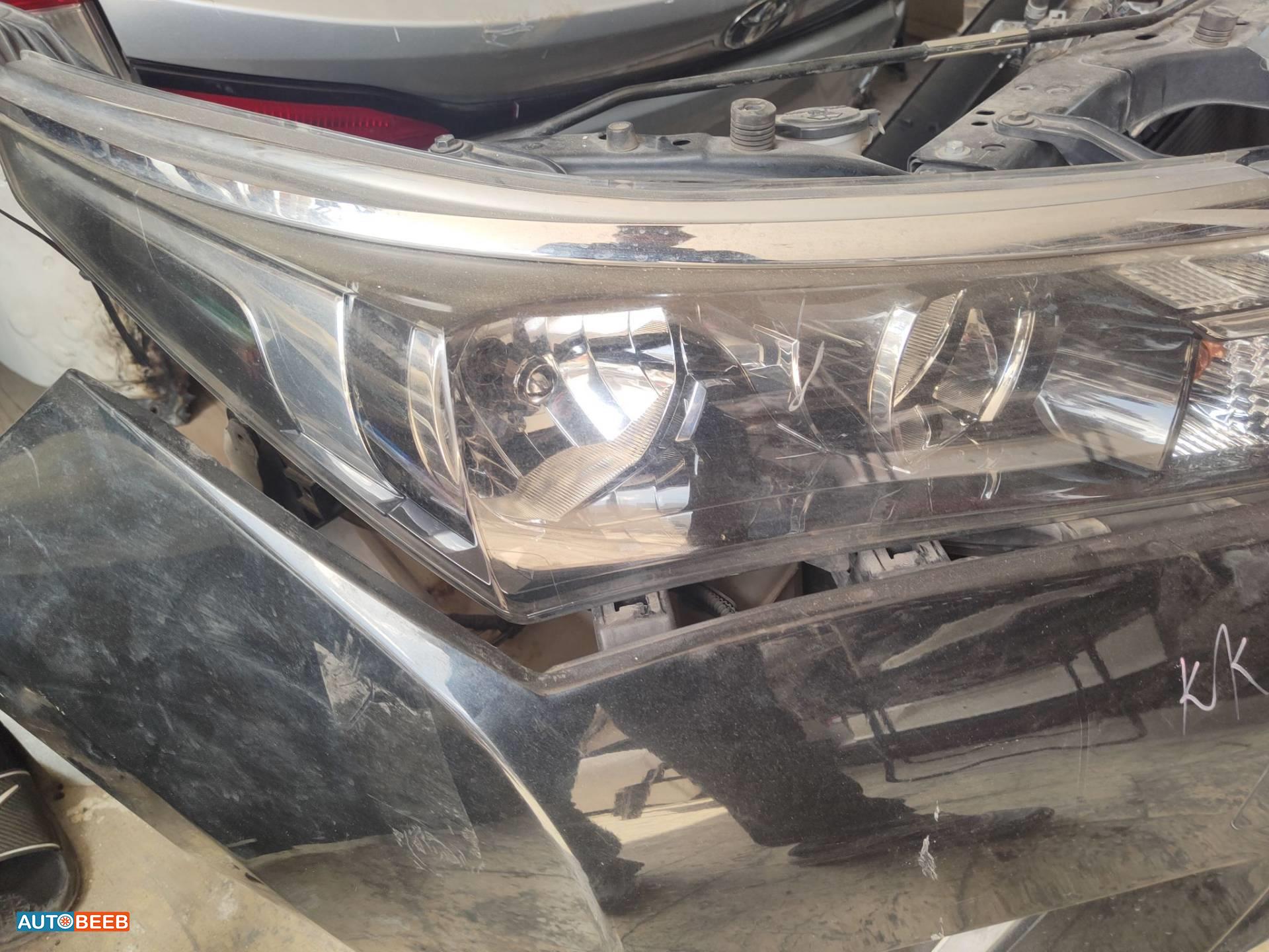 ضوء امامي يمين تويوتا كورولا 2015 2016