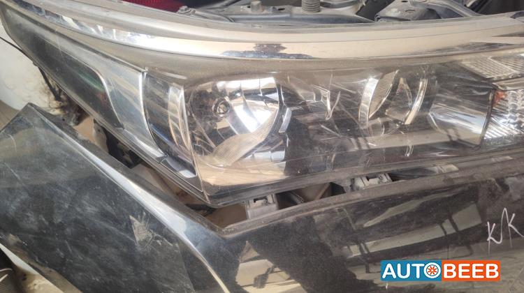 ضوء امامي يمين تويوتا كورولا 2015 2016